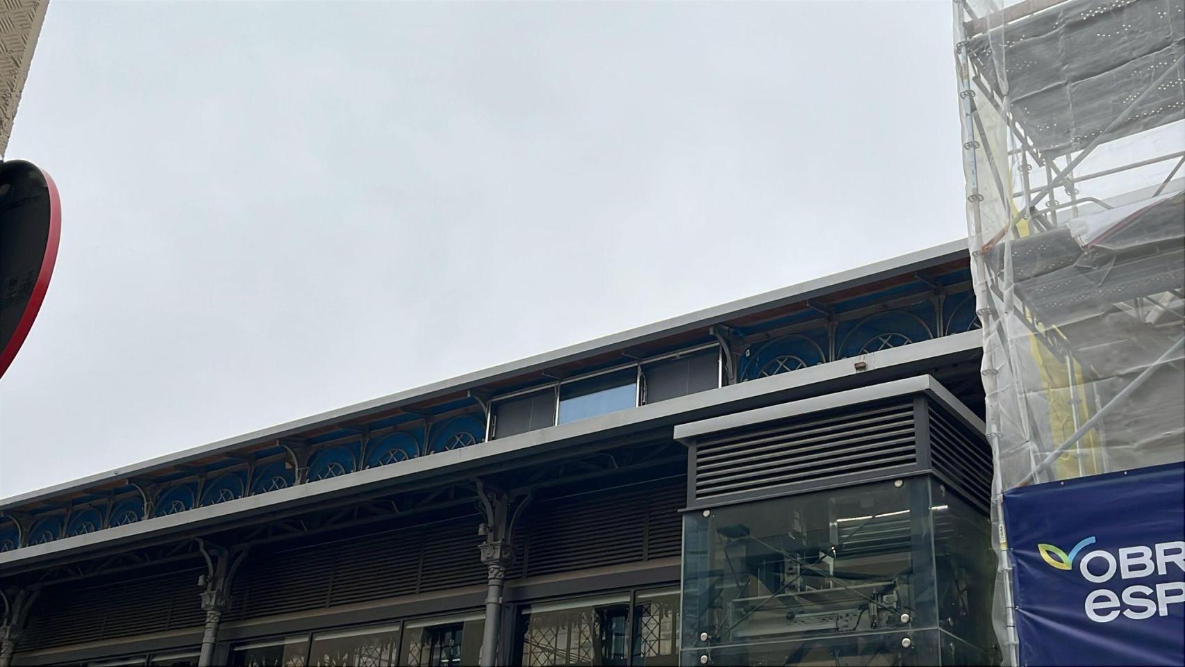 La ventana de prueba colocada ya en el claristorio del Mercado Central de Zaragoza.