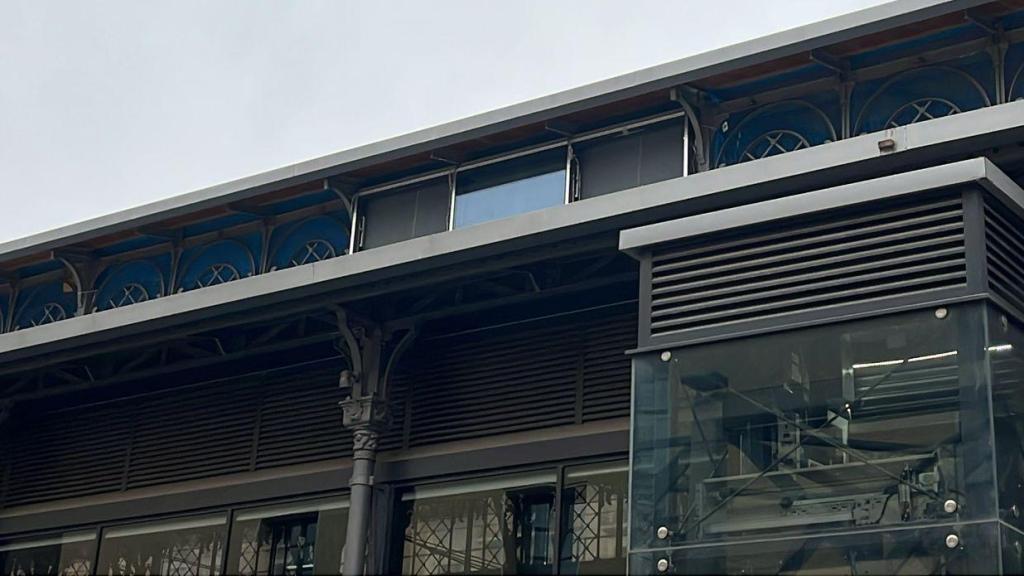 La ventana de prueba colocada ya en el claristorio del Mercado Central de Zaragoza.