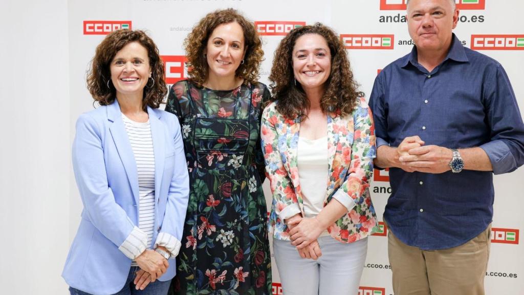 Esperanza Gómez, Inmaculada Nieto y Juan Antonio Delgado con la secretaria general de CCOO-A, Nuria López.