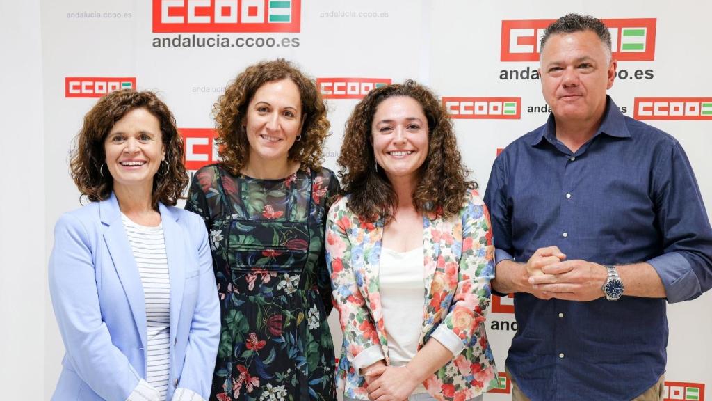 Esperanza Gómez, Inmaculada Nieto y Juan Antonio Delgado con la secretaria general de CCOO-A, Nuria López.