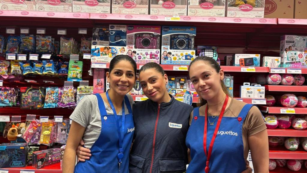 Sira García y Camila Duque empleadas de Juguettos