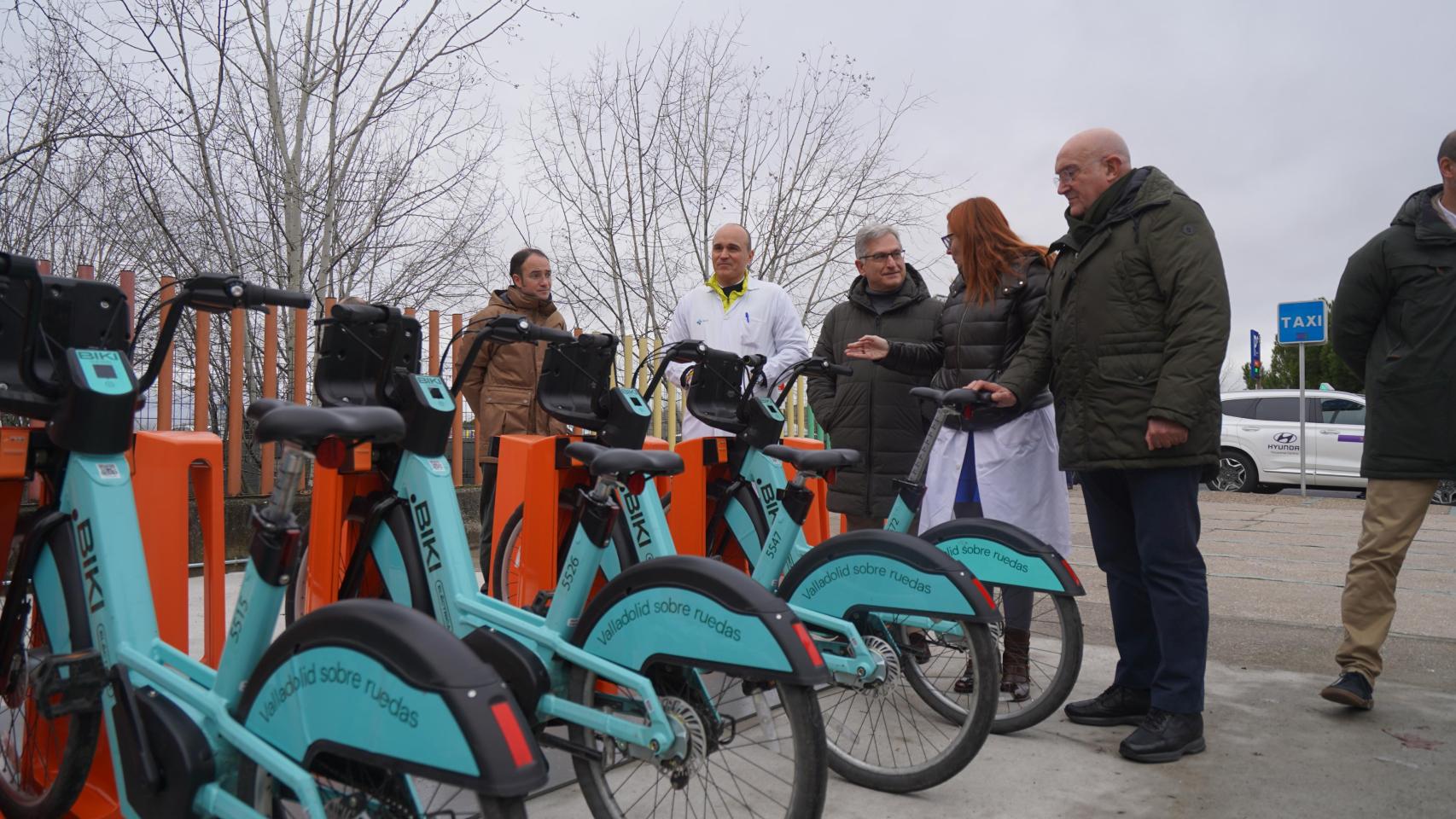 El alcalde de Valladolid, Jesús Julio Carnero, durante la presentación de la nueva estación de Biki, este lunes