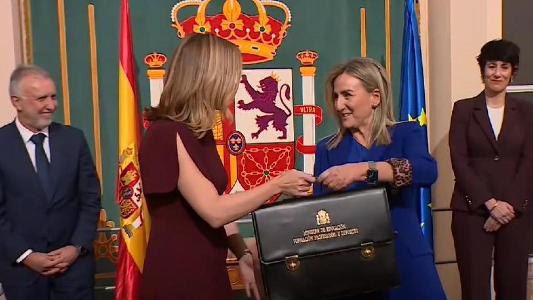 Milagros Tolón recibe la cartera de Educación. Foto: RTVE.