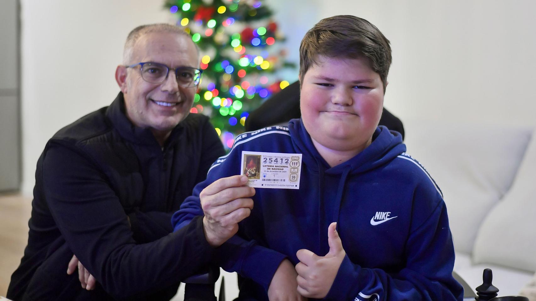 Álvaro con su padre.