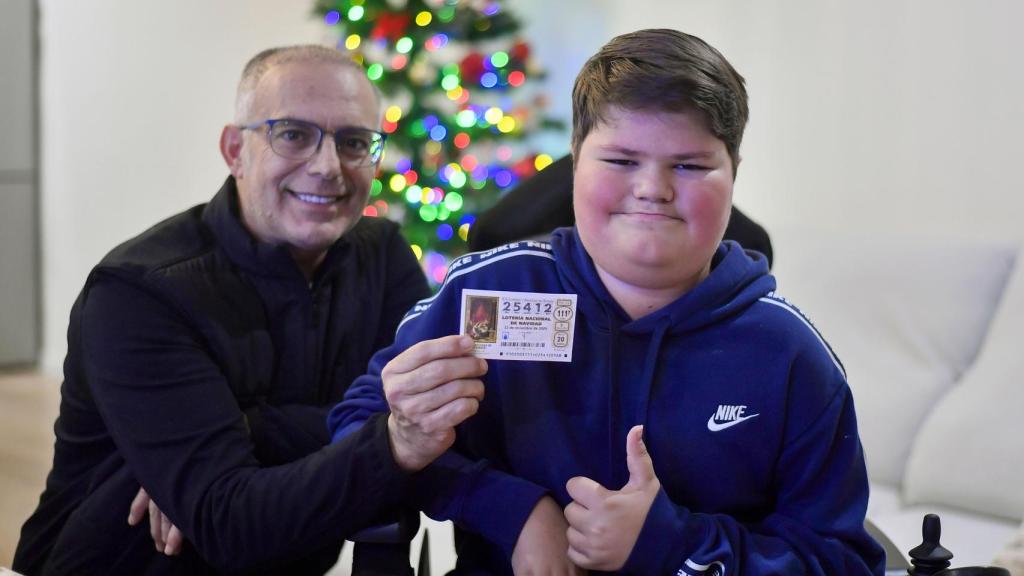 Álvaro con su padre.