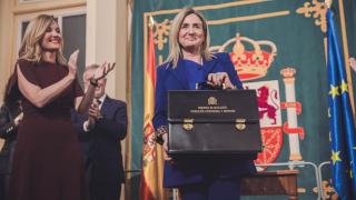 Milagros Tolón recibe la cartera de Educación. Foto: Gobierno de España.