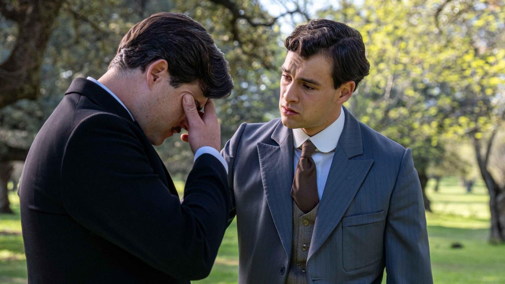 Arturo G. Sancho y Xavi Lock en una escena de 'La Promesa'.