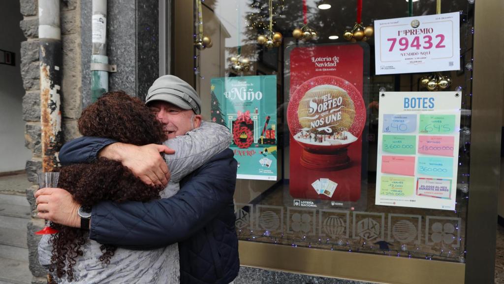 Agraciados con el ‘Gordo’ del Sorteo Extraordinario de la Lotería de Navidad 2025 correspondiente al número 79432 celebran su suerte
