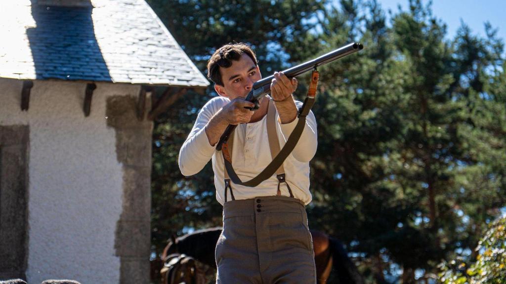 Xavi Lock en una secuencia de 'La Promesa'.