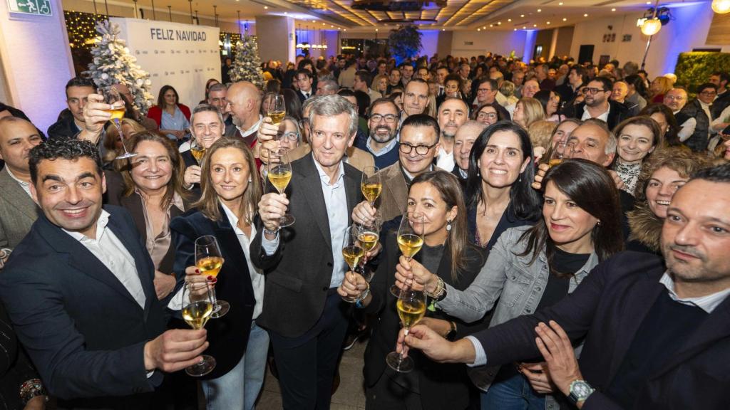 Alfonso Rueda en el pincho de Navidad del PP en Vigo
