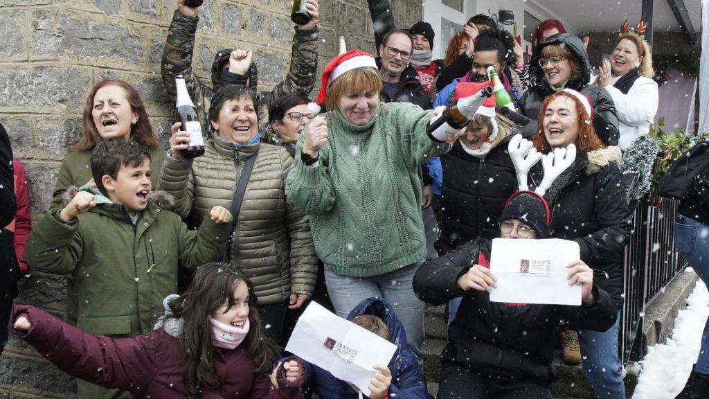 Imagen del 22 de diciembre, durante la celebración del Gordo de la Lotería de Navidad en Villamanín.