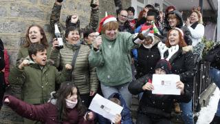 La celebración del Gordo de la Lotería de Navidad en Villamanín