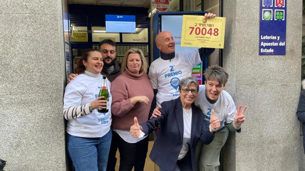 Sorteios da Administração nº 16 durante a celebração do segundo prêmio da loteria de Natal.