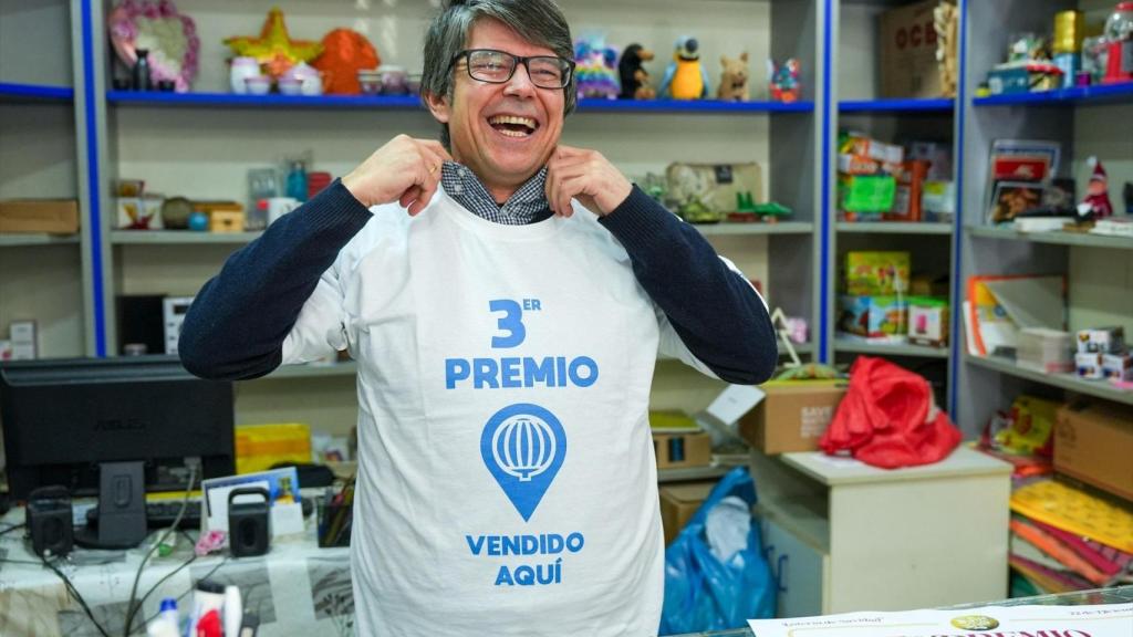 Iván Martín, gerente de la 'Lotería Tharsis' de Sevilla.