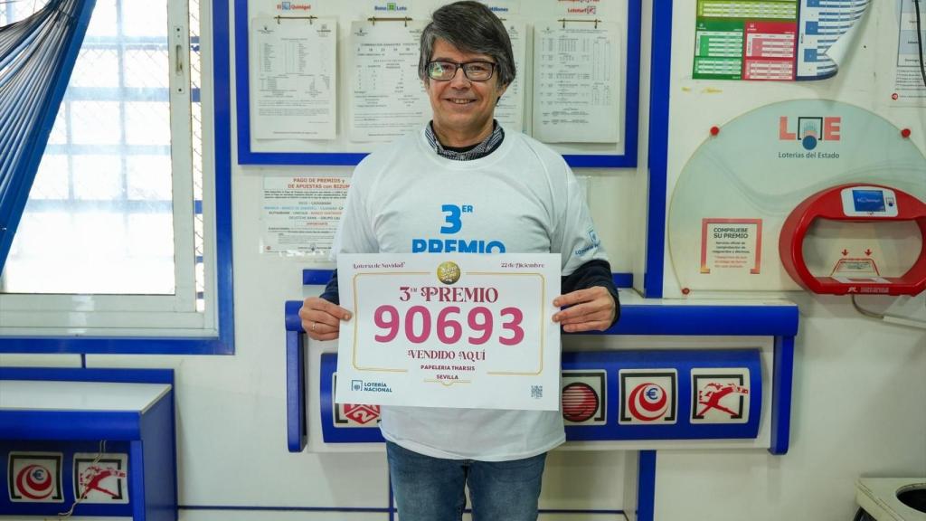 Iván Martín celebrando el tercer premio.