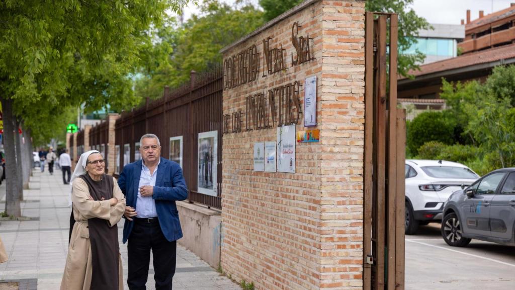 Entrada principal del Colegio Infantes de Toledo.