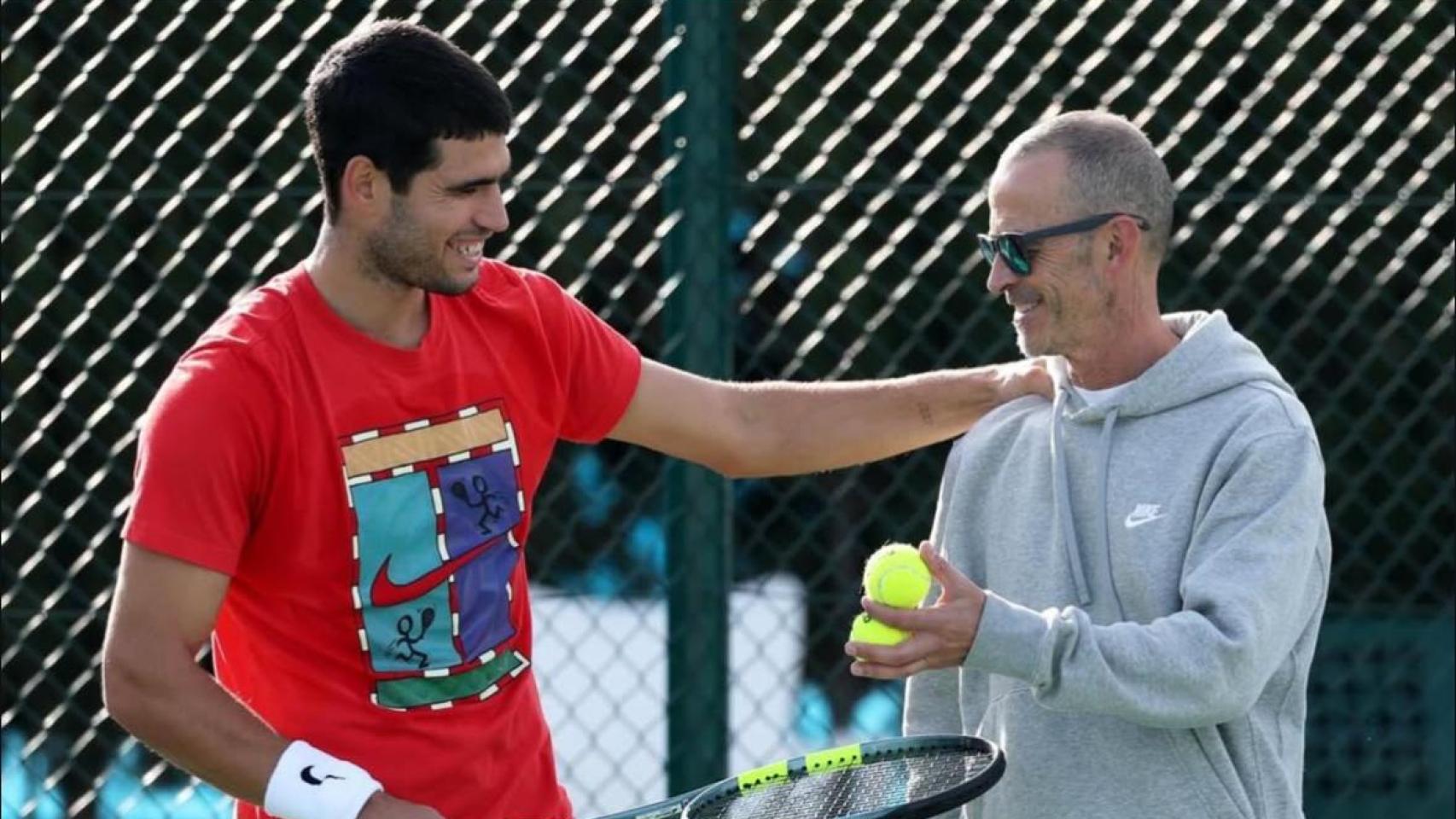 Carlos Alcaraz, junto a su entrenador Samuel López en un entrenamiento