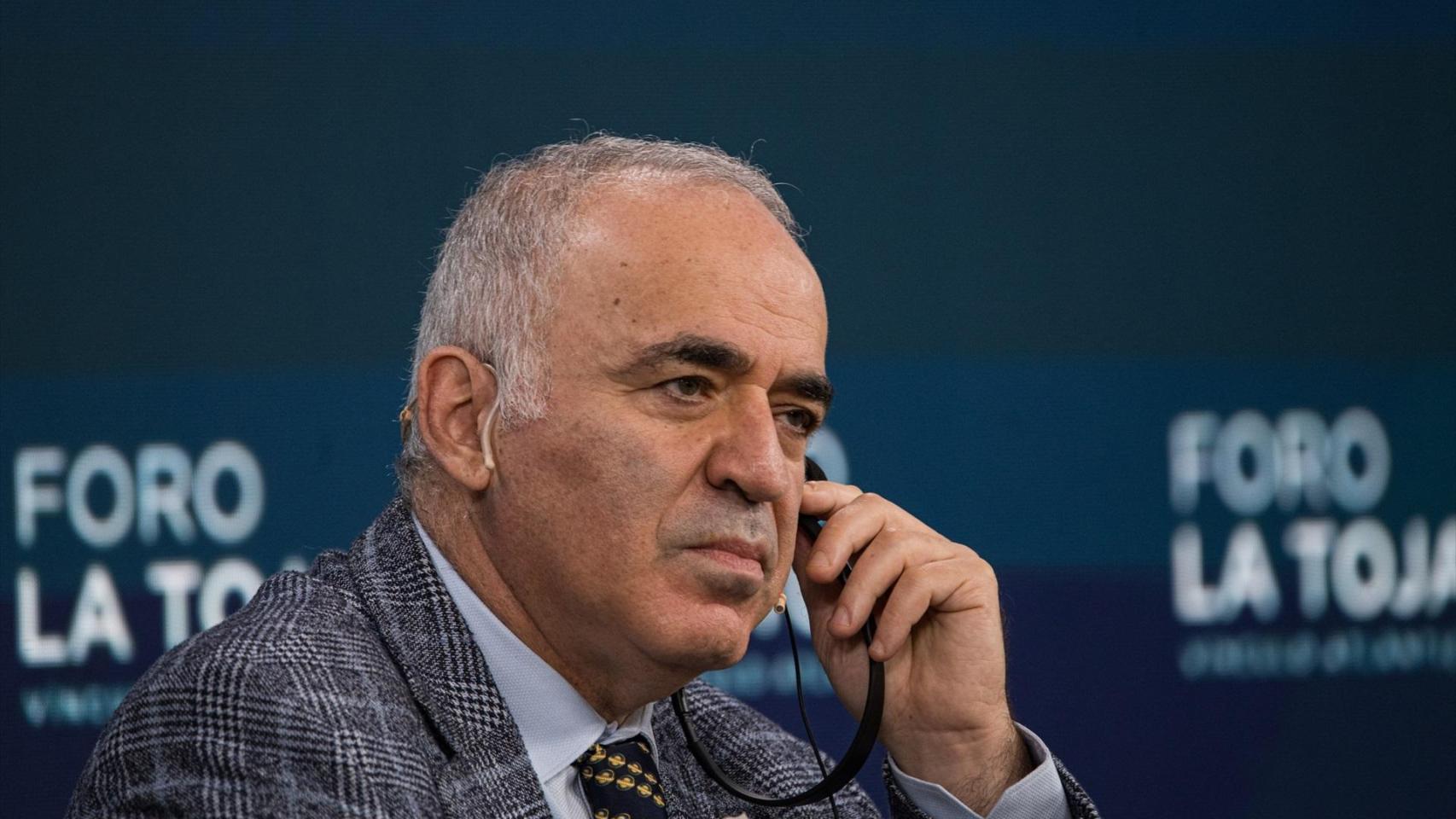 Garri Kasparov, durante un foto en 2025