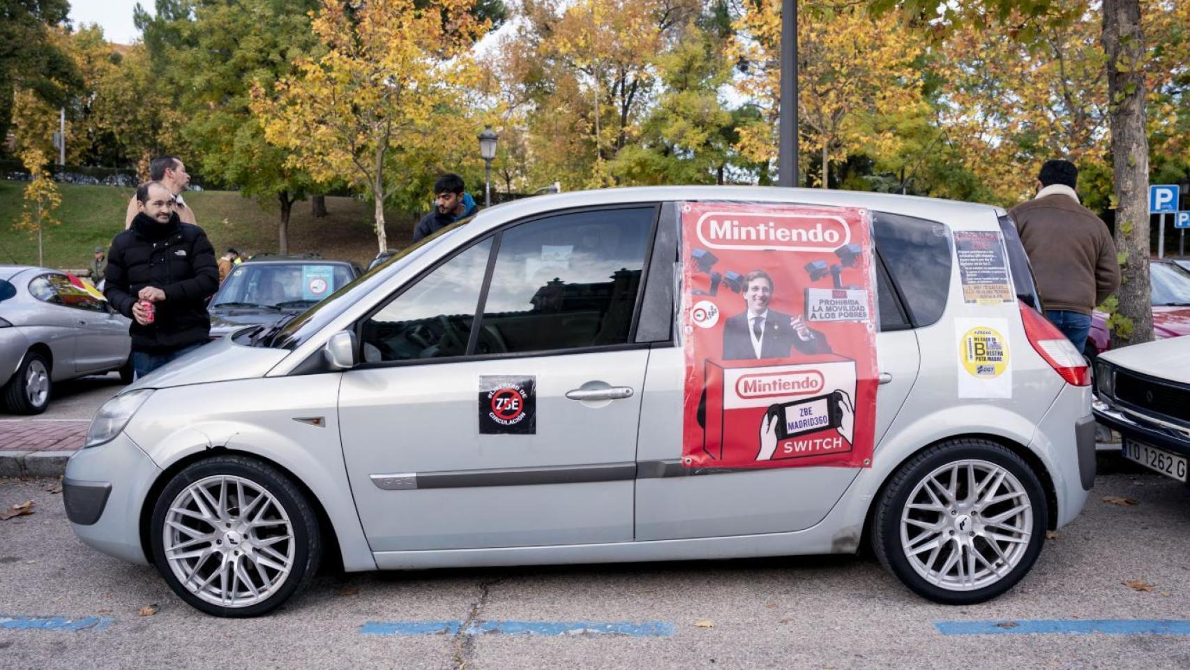 Madrileños protestando por las ZBE.