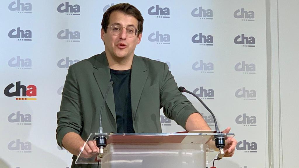 Jorge Pueyo, este martes en la sede de CHA, en Zaragoza.