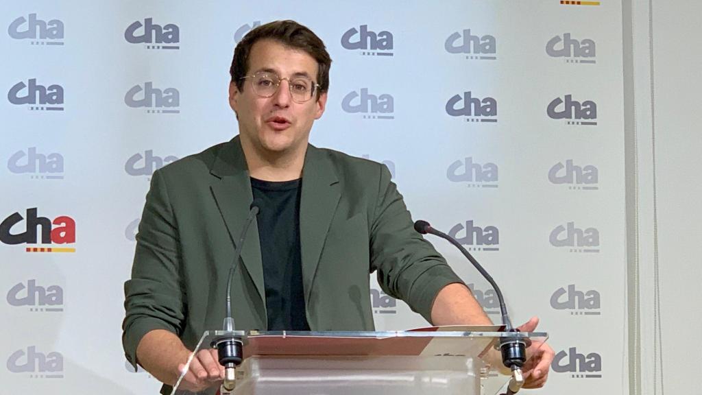 Jorge Pueyo, este martes en la sede de CHA, en Zaragoza.