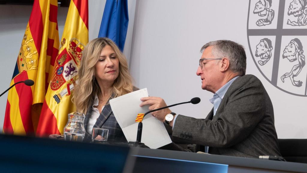 La vicepresidenta, Mar Vaquero, y el consejero de Turismo, Manuel Blasco, en rueda de prensa