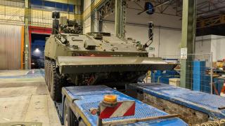 8x8 Dragón de zapadores sobre una góndola antes de su traslado