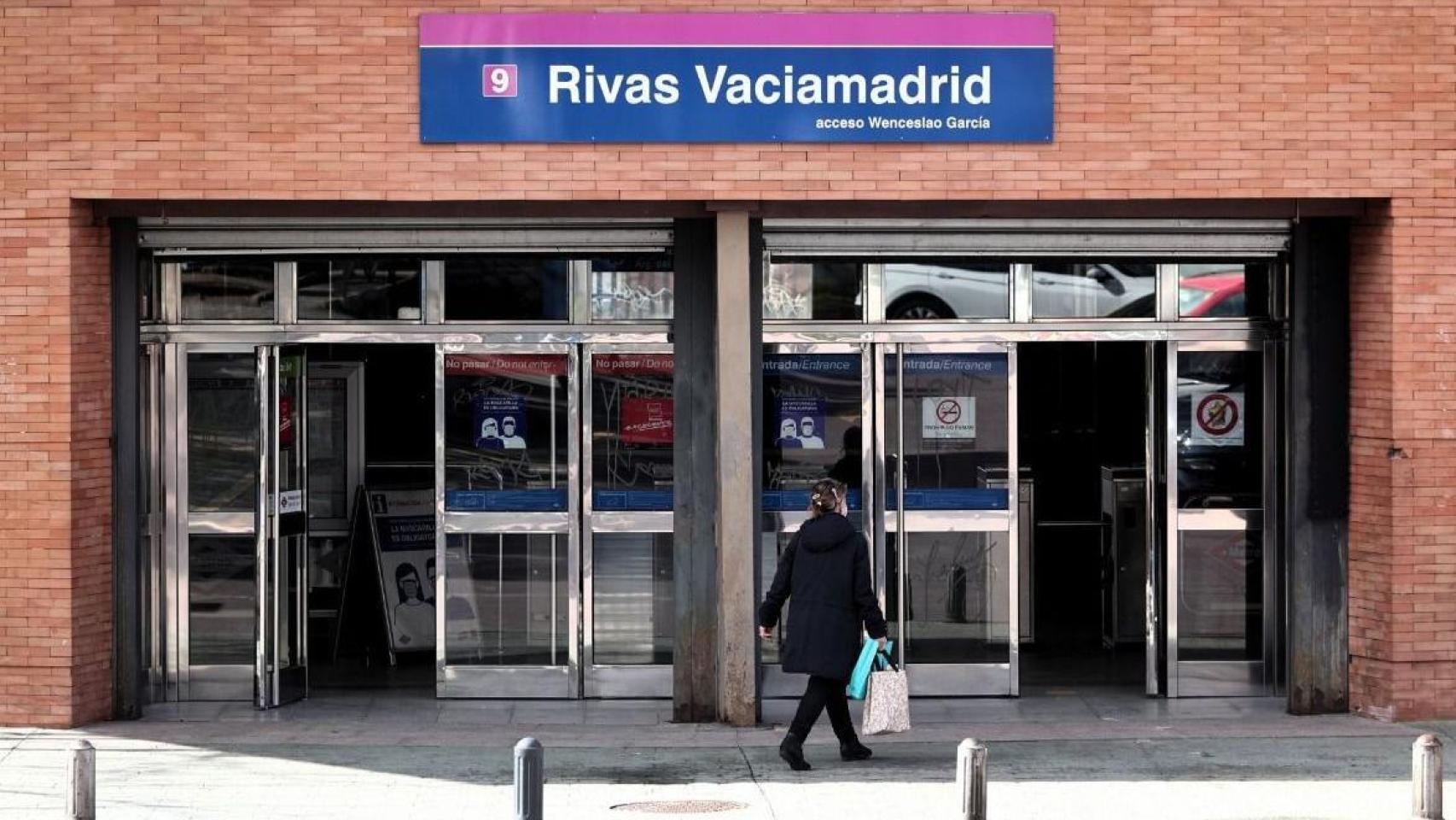 Entrada a la estación de Metro de Rivas Vaciamadrid