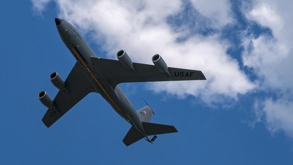 Avión cisterna KC-135