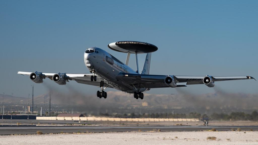 E-3 Sentry despegando