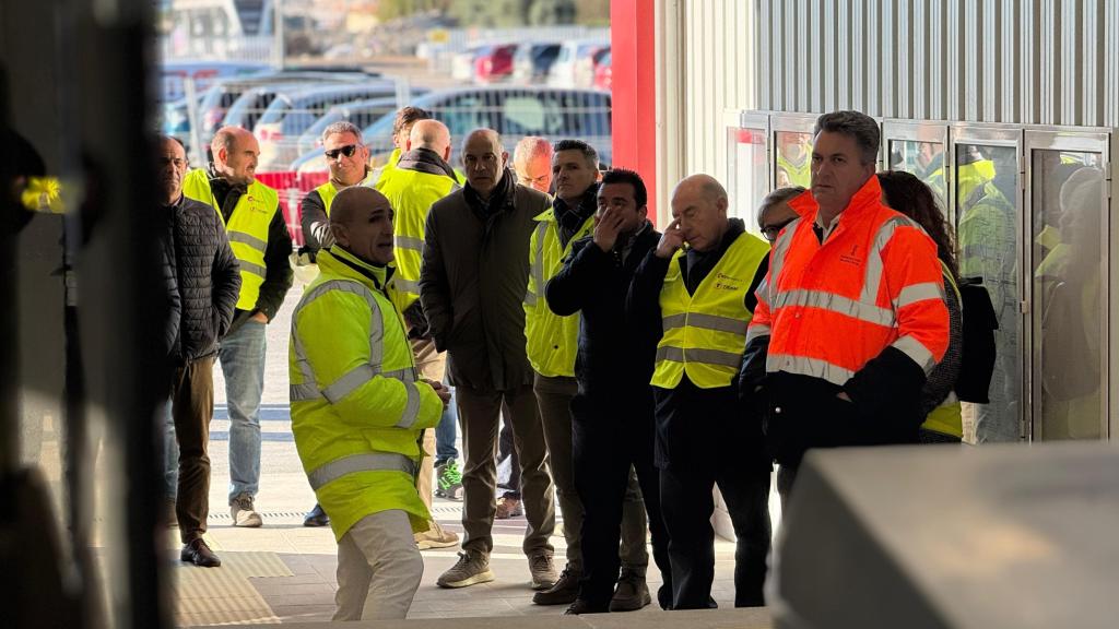 El conseller de Medio Ambiente, Infraestructuras, Territorio y de la Recuperación, Vicente Martínez Mus, visita las obras de València Sud. EE