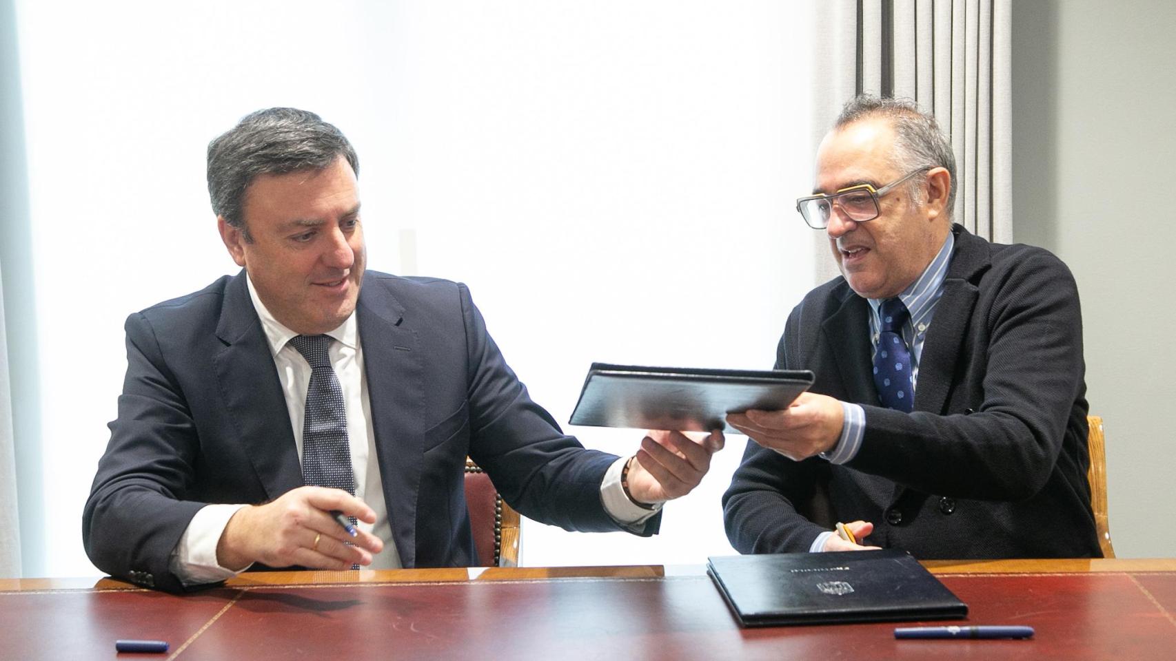 Instante de la firma del acuerdo.