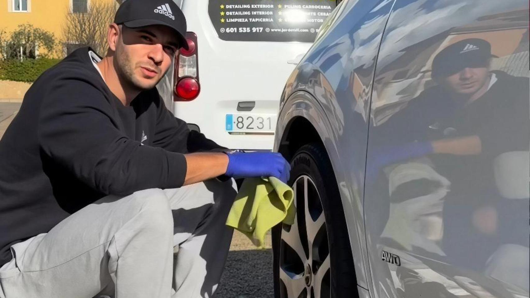 El joven se dedica al detailing.
