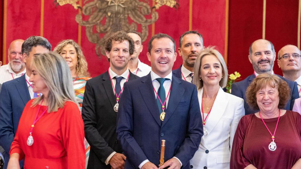 Imagen de archivo de la toma de posesión de Carlos Velázquez como alcalde de Toledo en junio de 2023, tras suceder a Milagros Tolón.