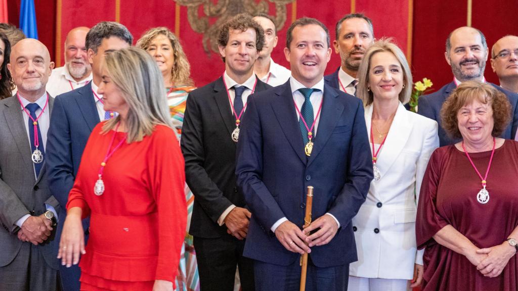 Imagen de archivo de la toma de posesión de Carlos Velázquez como alcalde de Toledo en junio de 2023, tras suceder a Milagros Tolón.