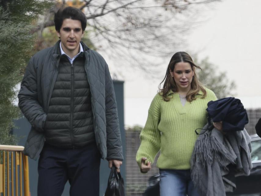 Javier e sua esposa Eugenia em foto recente. Ela mostra a barriga de grávida.