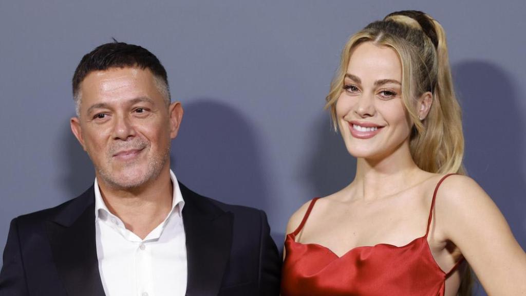Alejandro Sanz y Candela Márquez, en un evento celebrado en Madrid en noviembre de 2025.