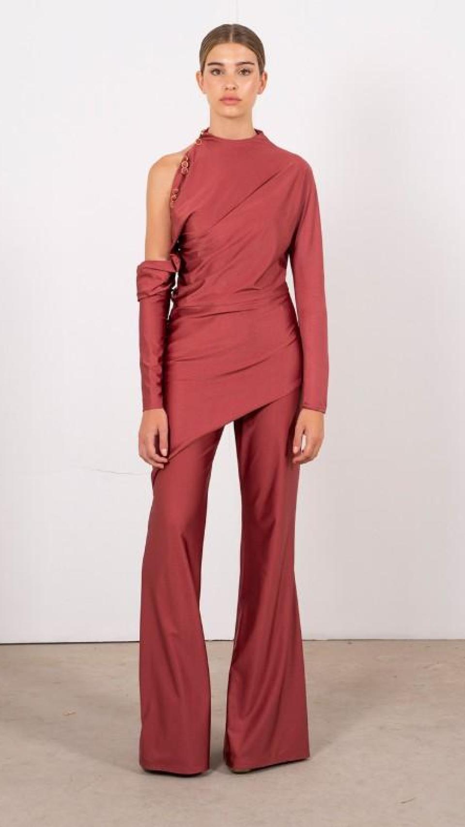 El conjunto de Virginia Troconis.