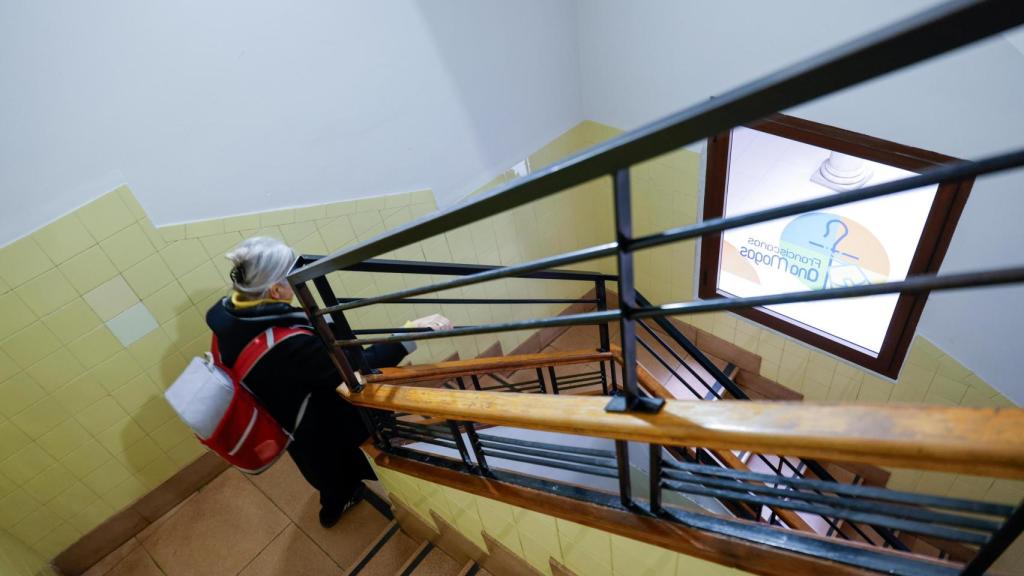 Se utilizan mochilas isotérmicas para transportar el excedente y llevarlo a los hogares de destino.