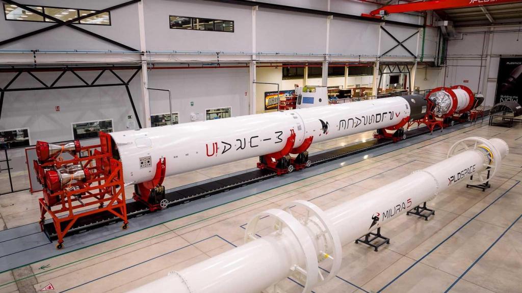 Prototipo del cohete Miura 5 en las instalaciones de Elche