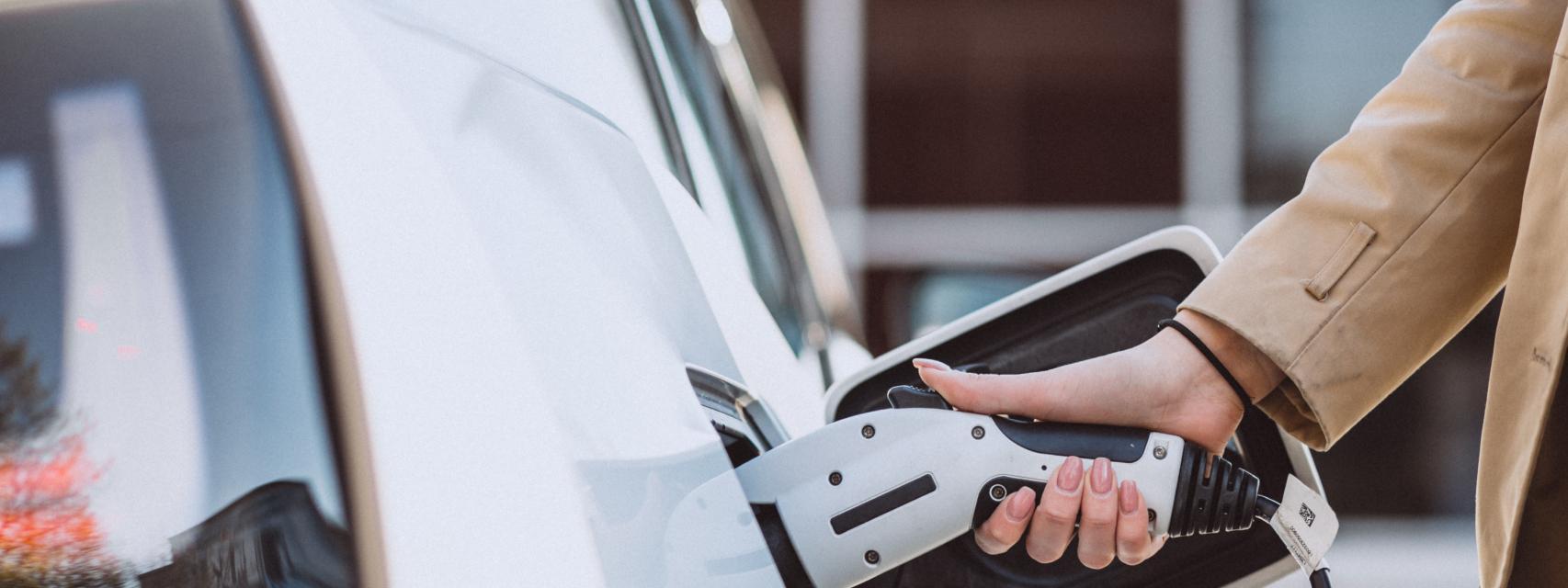 El repostaje de un coche eléctrico