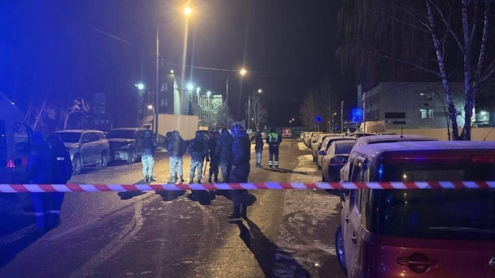Una dotación de agentes rusos desplegados en la zona donde se ha registrado la explosión.