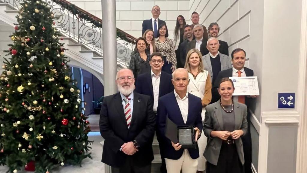 Miguel Villarroya, CEO de Spring Hotels, junto con el presidente de MAC Mutua, Pedro Alfonso Martín, y la consejera de Tursmo de Canarias, Jessica De León Verdugo.