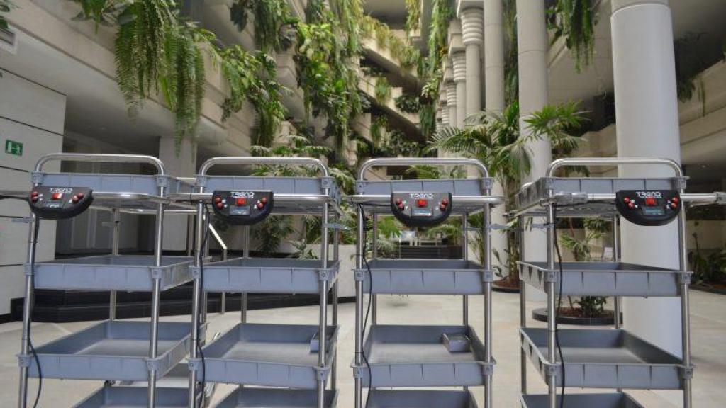 Carros eléctricos Carbot2 de Trend Robotics, que eliminan las tareas de empuje y arrastre.