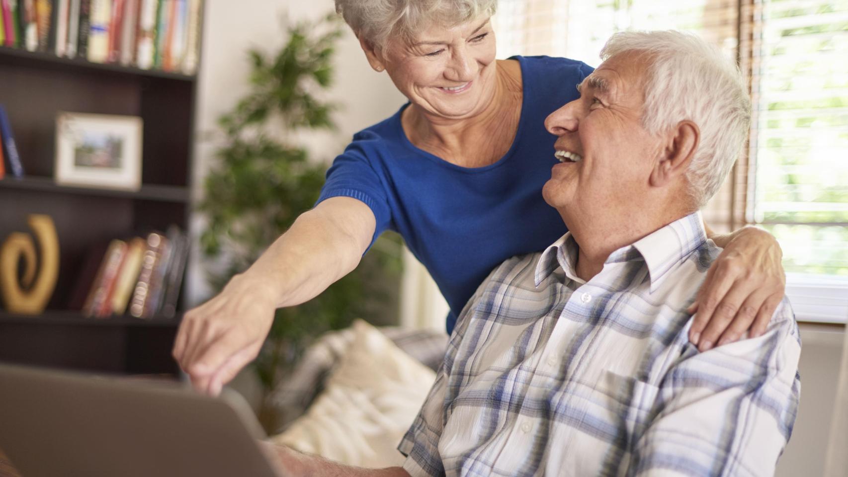 Imagen de archivo de dos ancianos.