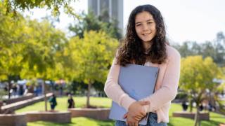 Alisa Perales, licenciada en matemáticas y ciencia a los 10 años.