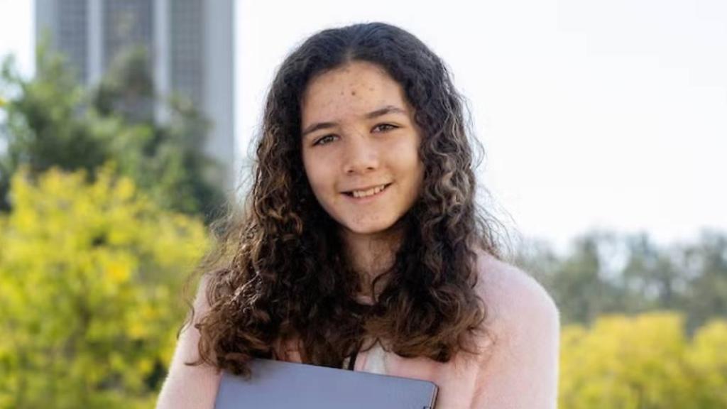 Alisa Perales, licenciada en matemáticas y ciencia a los 10 años.
