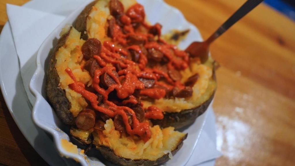 Patata asada rellena.