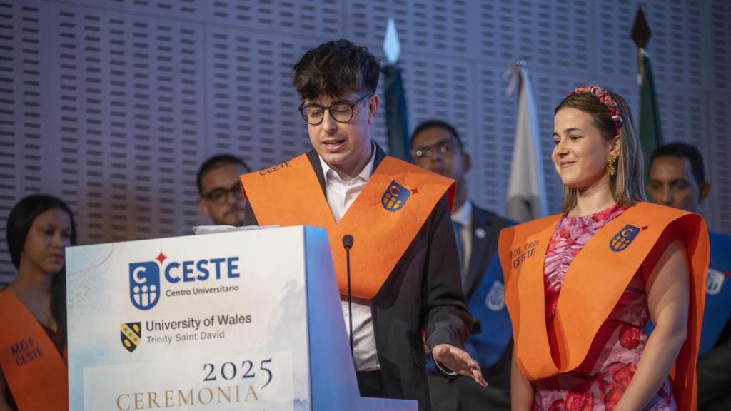 Alumnos en la entrega de diplomas de 2025.