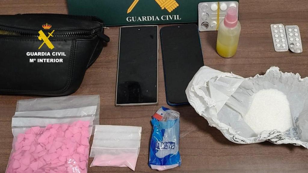 Material intervenido por la Guardia Civil tras la detención del joven de 22 años en Zamora.